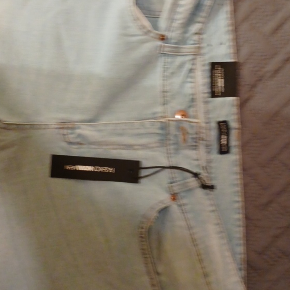 Jeans - Picture 2 of 3